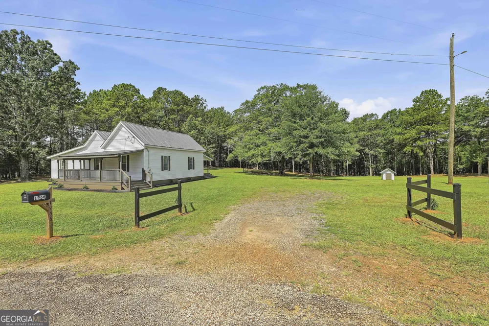 1966 Owens RD Woodbury, GA 30293