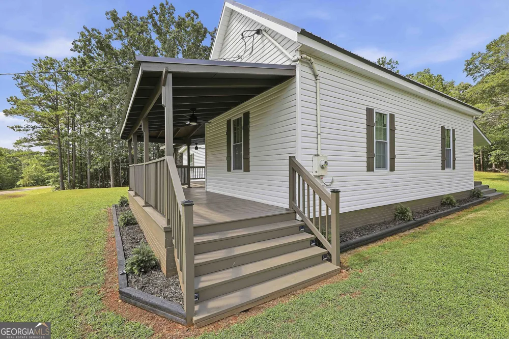 1966 Owens RD Woodbury, GA 30293