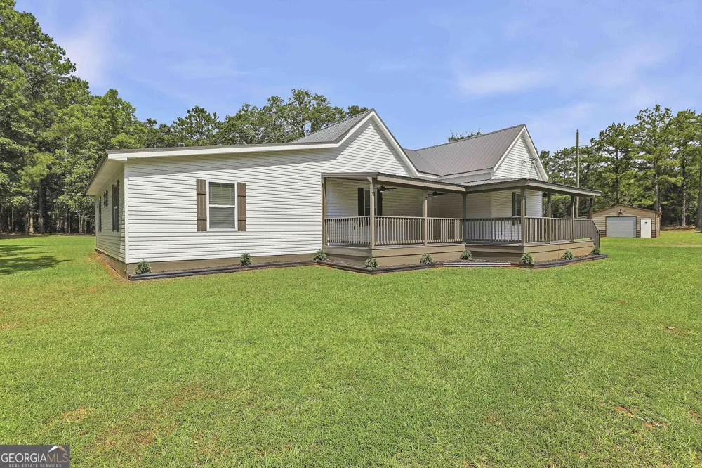 1966 Owens RD Woodbury, GA 30293