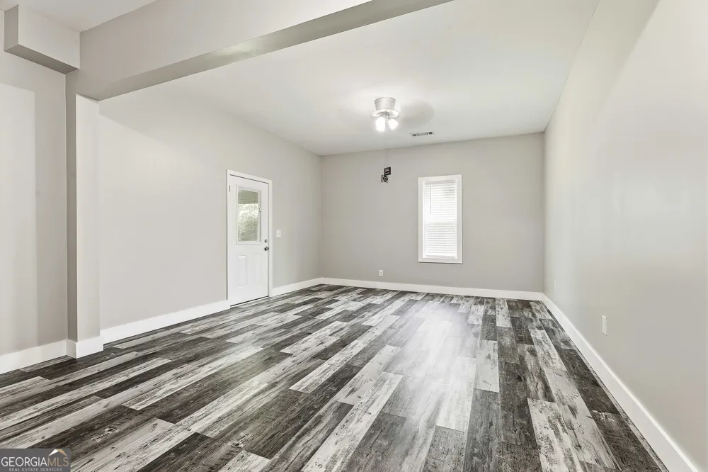 1966 Owens RD Woodbury, GA 30293