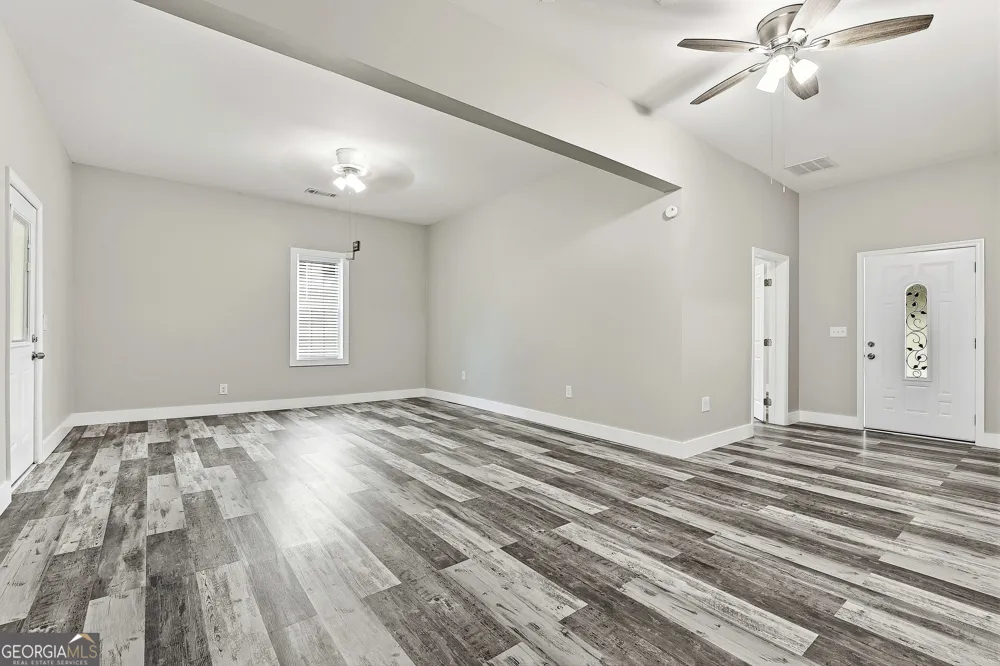 1966 Owens RD Woodbury, GA 30293