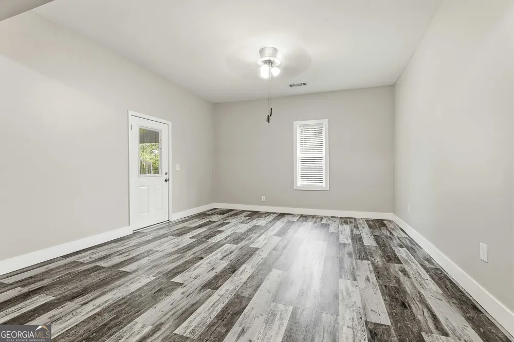 1966 Owens RD Woodbury, GA 30293
