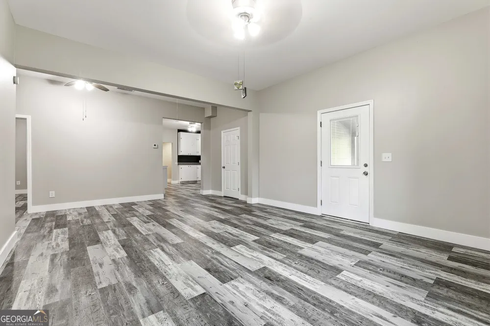 1966 Owens RD Woodbury, GA 30293