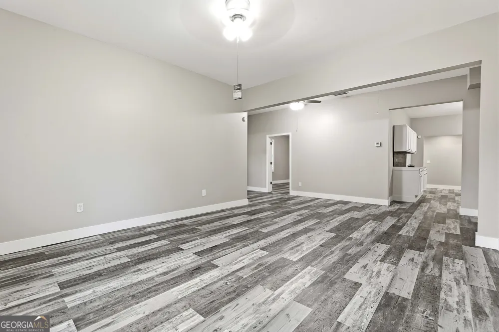1966 Owens RD Woodbury, GA 30293