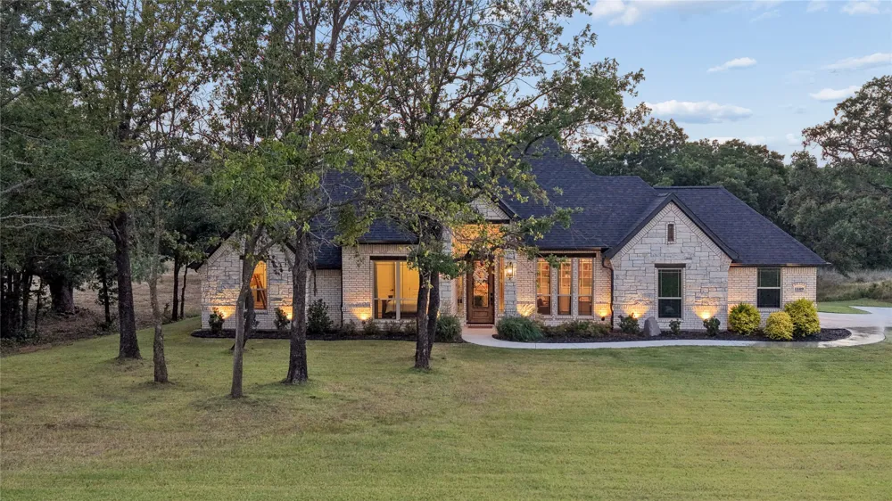 1109 Gonzollas Road Springtown, TX 76082