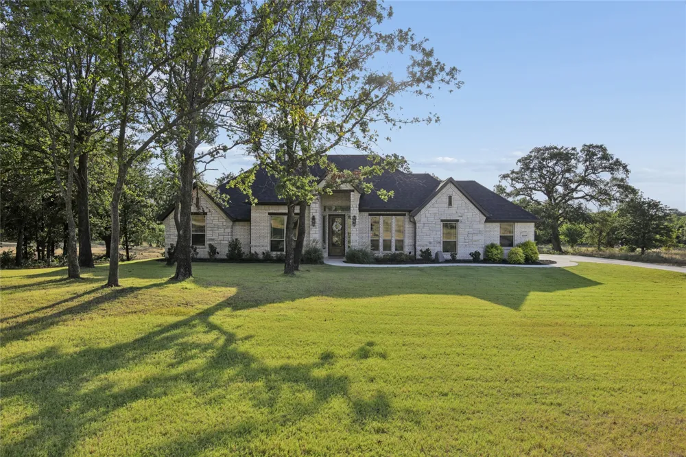1109 Gonzollas Road Springtown, TX 76082