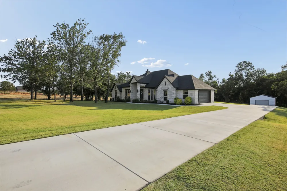 1109 Gonzollas Road Springtown, TX 76082