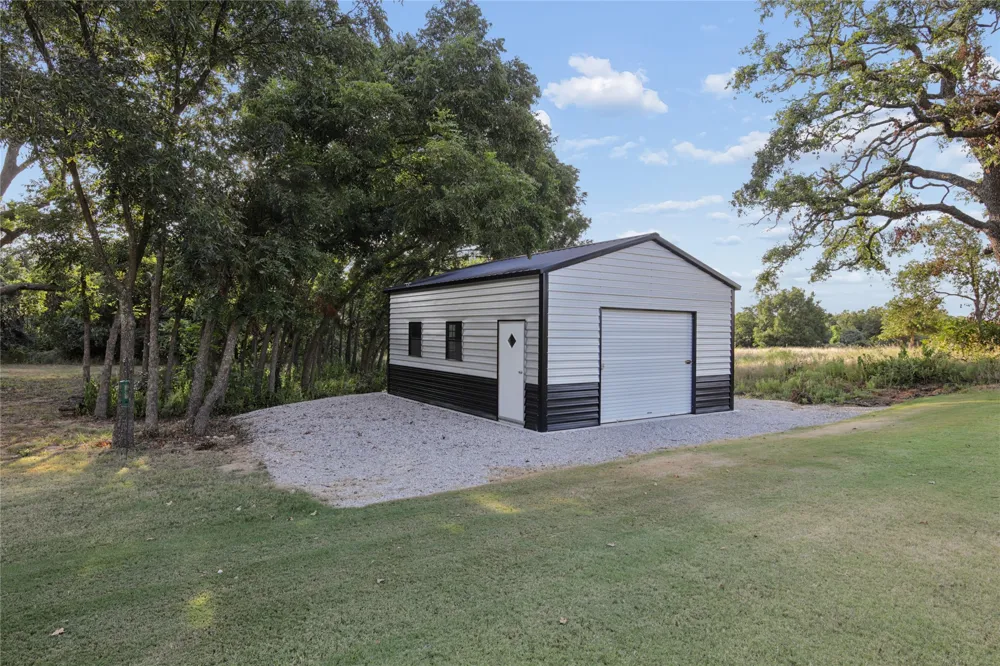 1109 Gonzollas Road Springtown, TX 76082