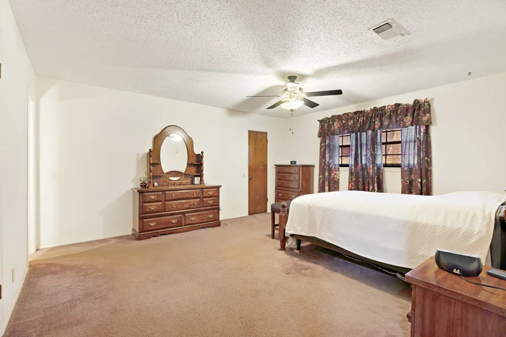 3450 Vagas Drive Paris, TX 75462
