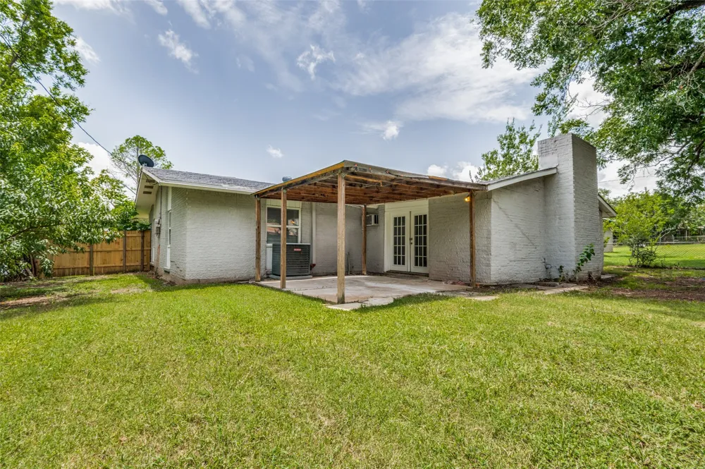 3221 Ridgeview Circle Irving, TX 75062