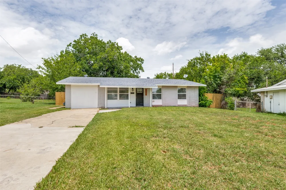 3221 Ridgeview Circle Irving, TX 75062