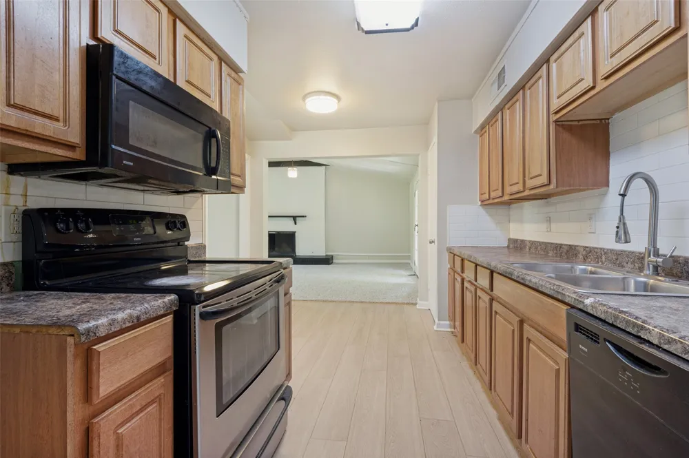 3221 Ridgeview Circle Irving, TX 75062