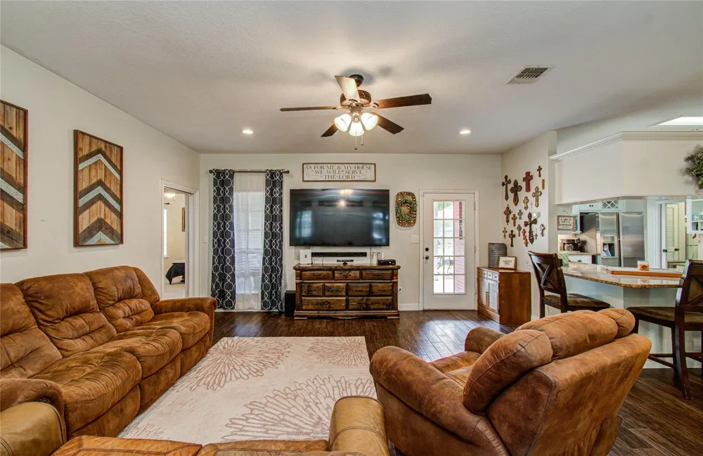 9501 Gene Street Needville, TX 77461