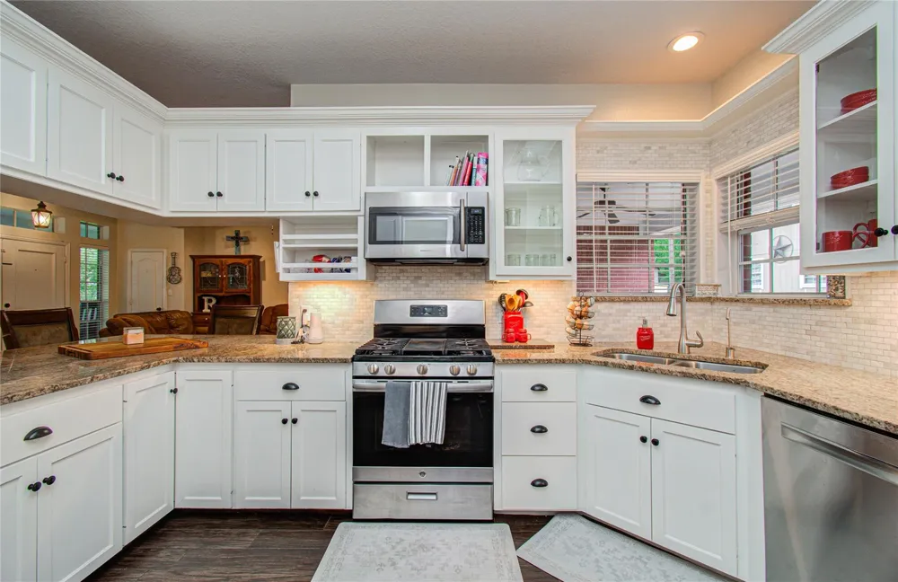 9501 Gene Street Needville, TX 77461