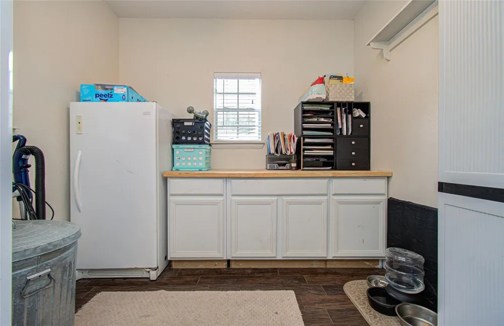 9501 Gene Street Needville, TX 77461