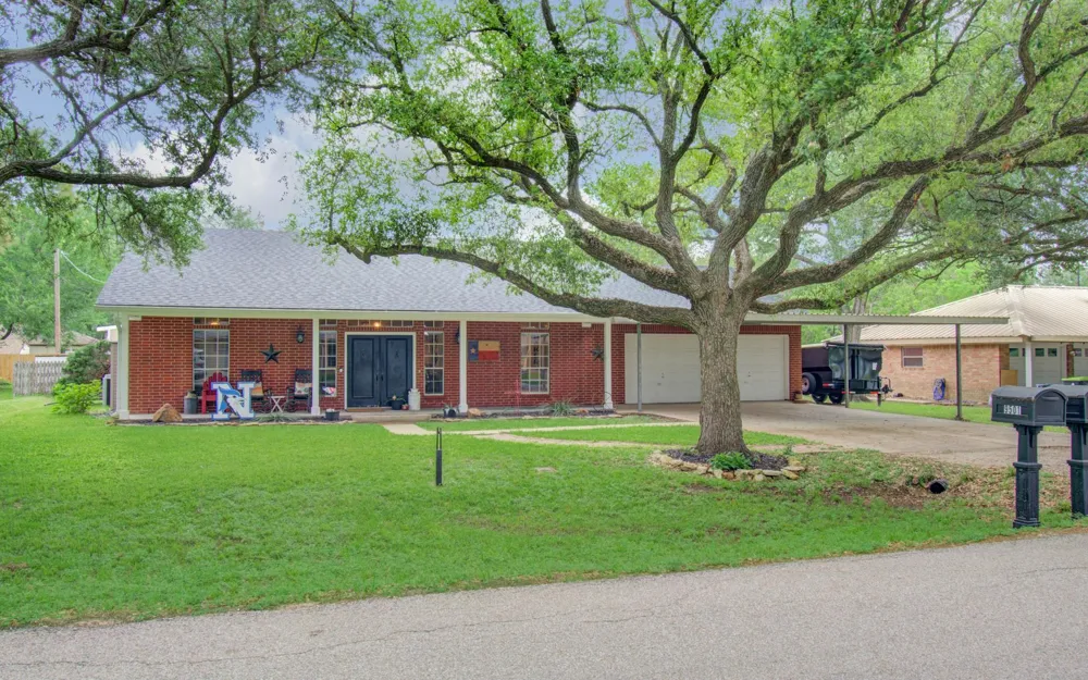9501 Gene Street Needville, TX 77461