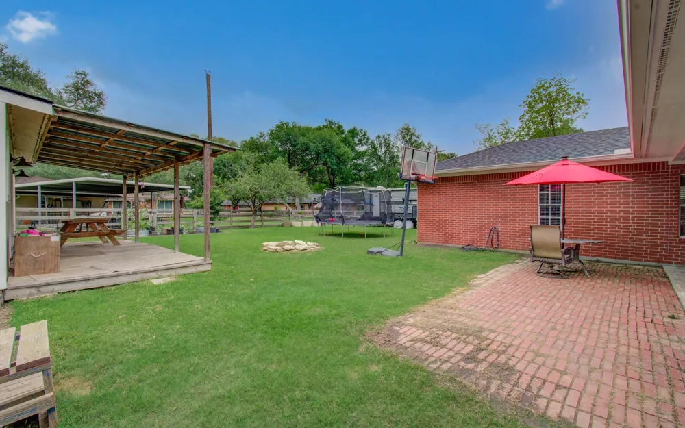 9501 Gene Street Needville, TX 77461