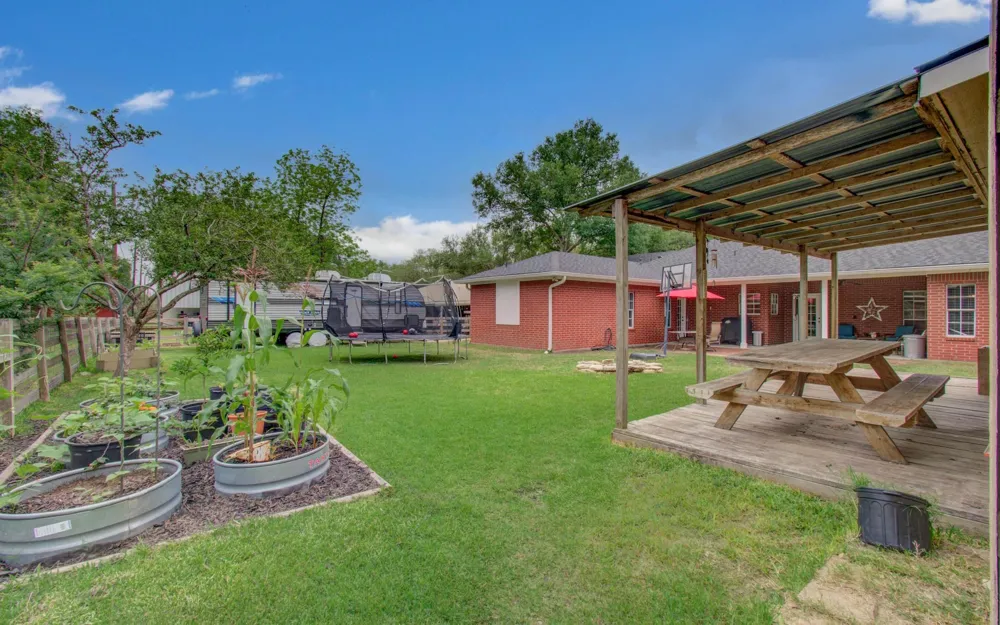 9501 Gene Street Needville, TX 77461