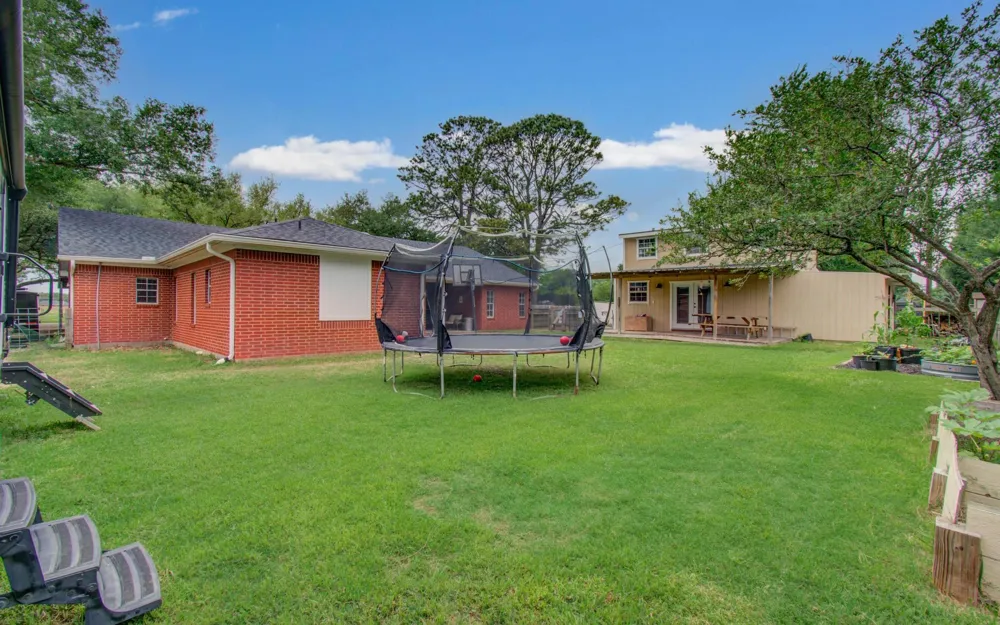 9501 Gene Street Needville, TX 77461