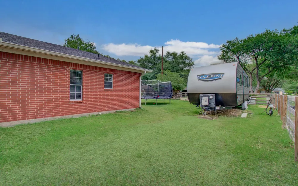 9501 Gene Street Needville, TX 77461