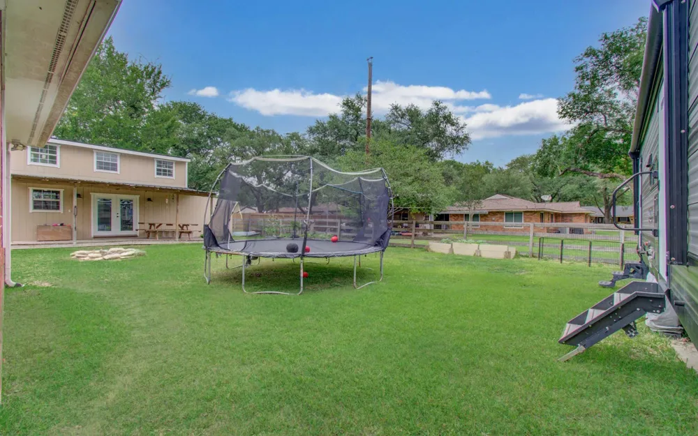 9501 Gene Street Needville, TX 77461