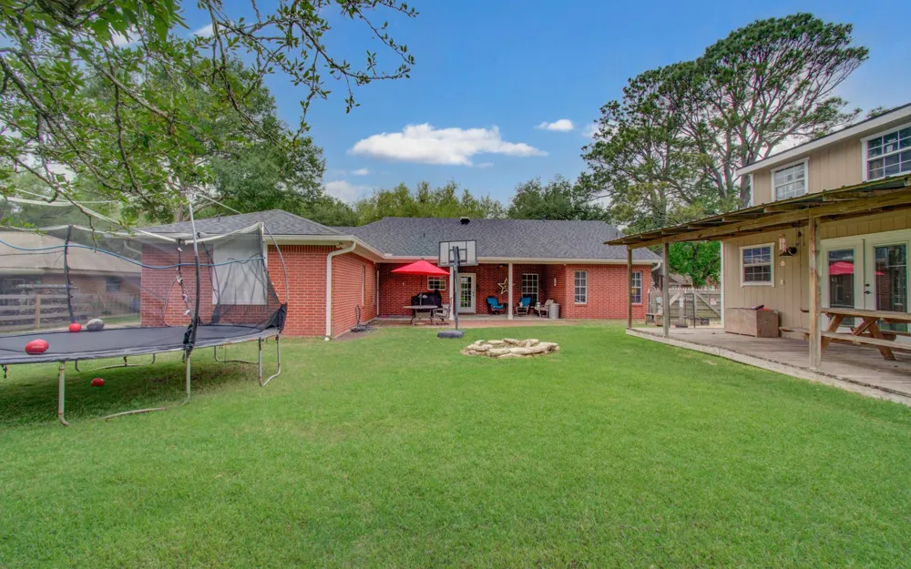9501 Gene Street Needville, TX 77461