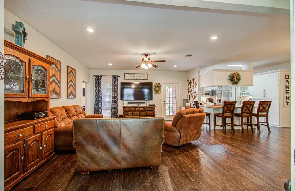 9501 Gene Street Needville, TX 77461