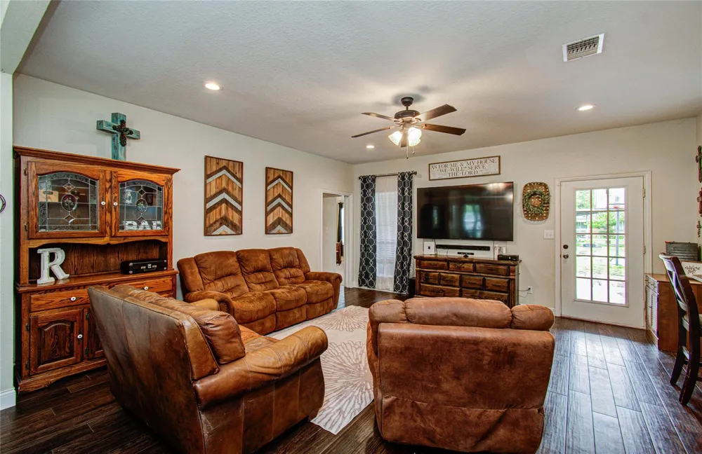 9501 Gene Street Needville, TX 77461