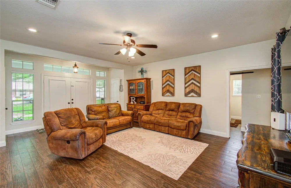9501 Gene Street Needville, TX 77461