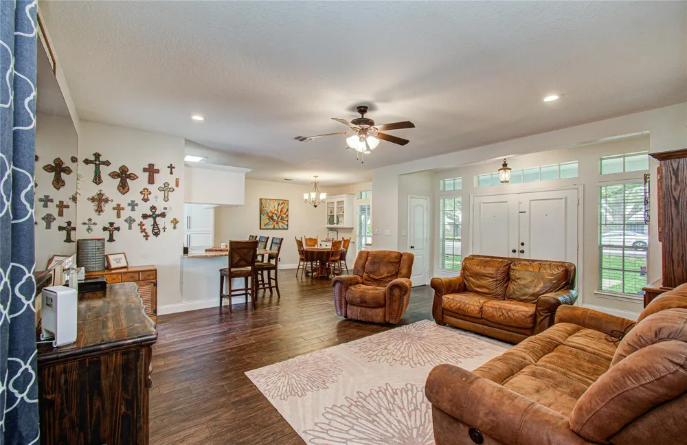 9501 Gene Street Needville, TX 77461
