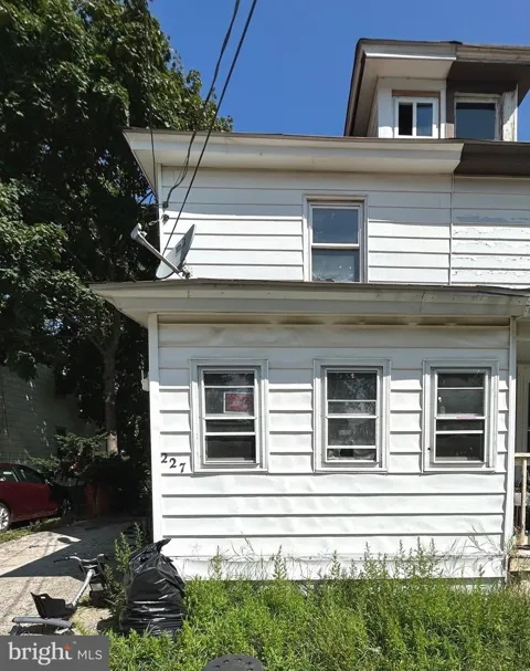 227 W ADAMS STREET