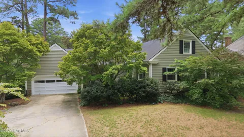1110 Laurel Lane NW