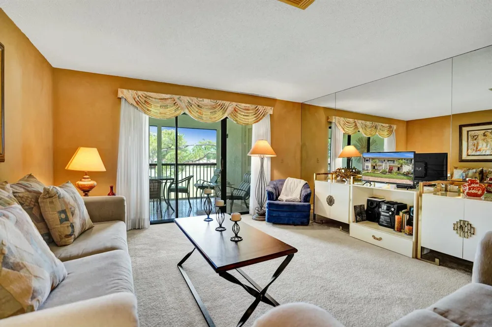 19 STRATFORD DRIVE E #Unit F Boynton Beach, FL 33436