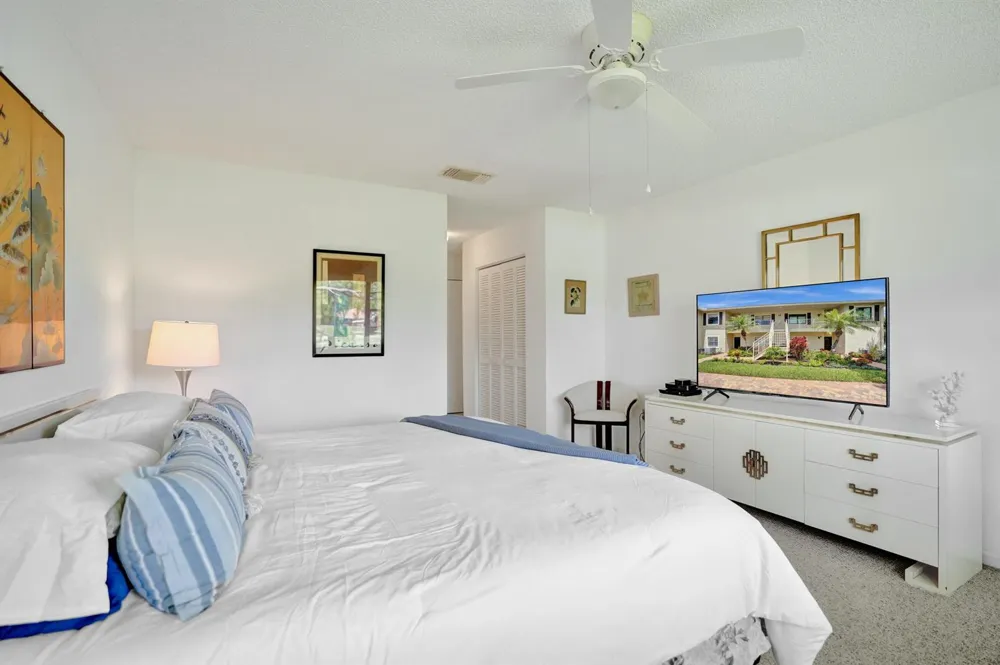 19 STRATFORD DRIVE E #Unit F Boynton Beach, FL 33436