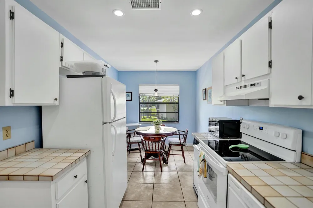 19 STRATFORD DRIVE E #Unit F Boynton Beach, FL 33436