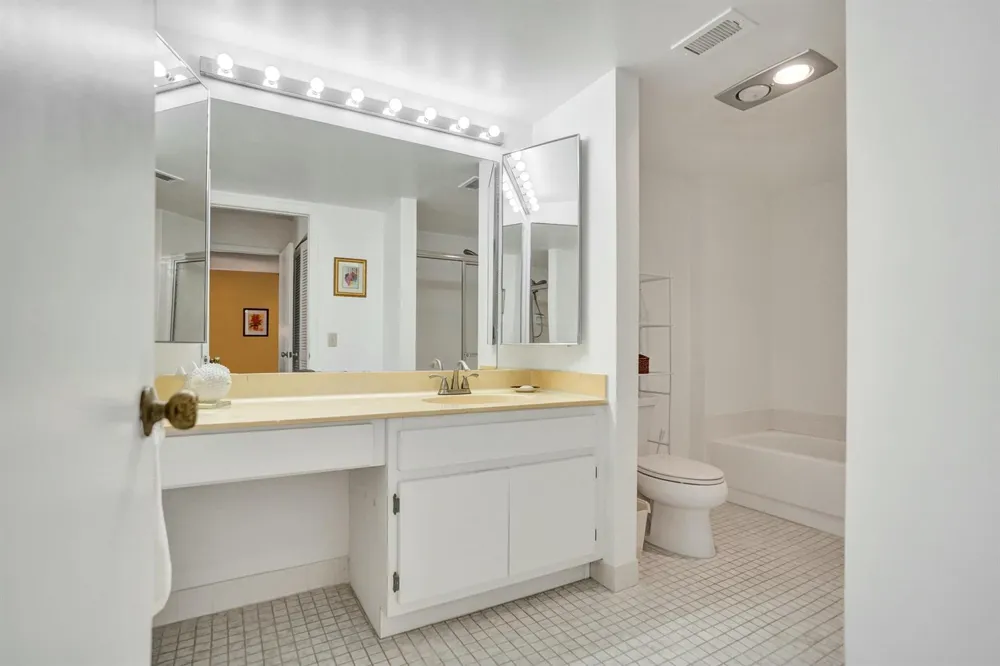 19 STRATFORD DRIVE E #Unit F Boynton Beach, FL 33436