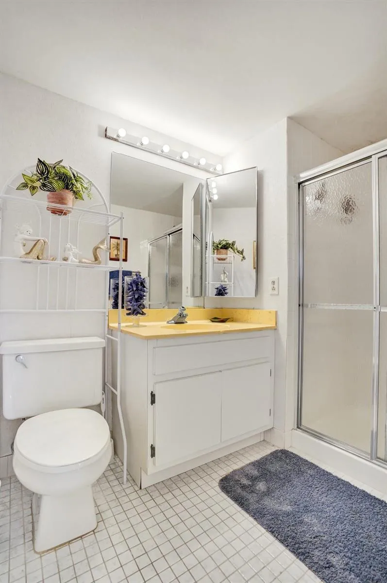 19 STRATFORD DRIVE E #Unit F Boynton Beach, FL 33436