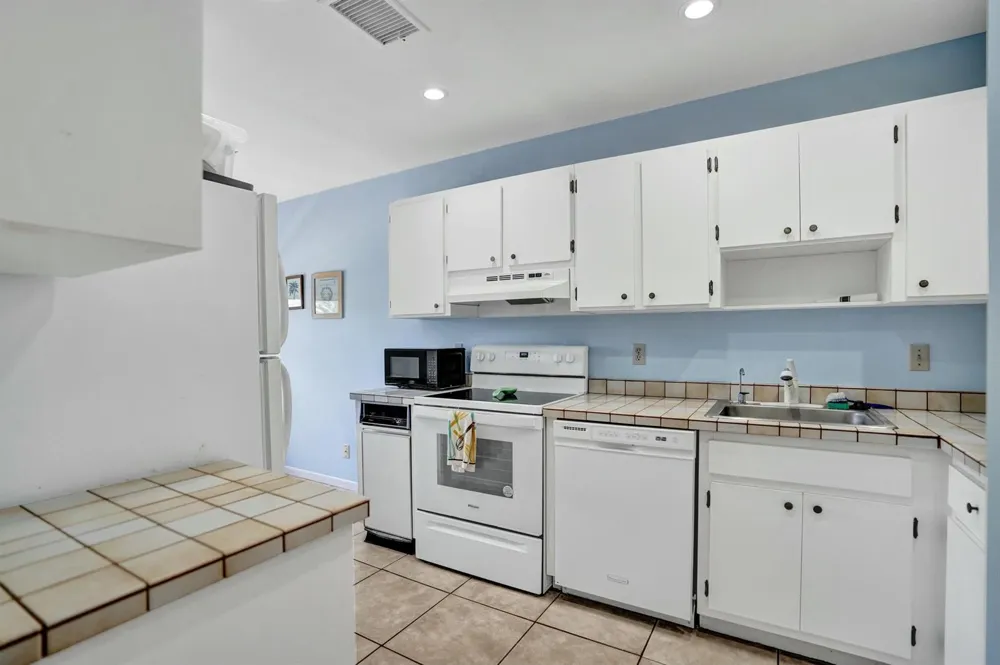 19 STRATFORD DRIVE E #Unit F Boynton Beach, FL 33436