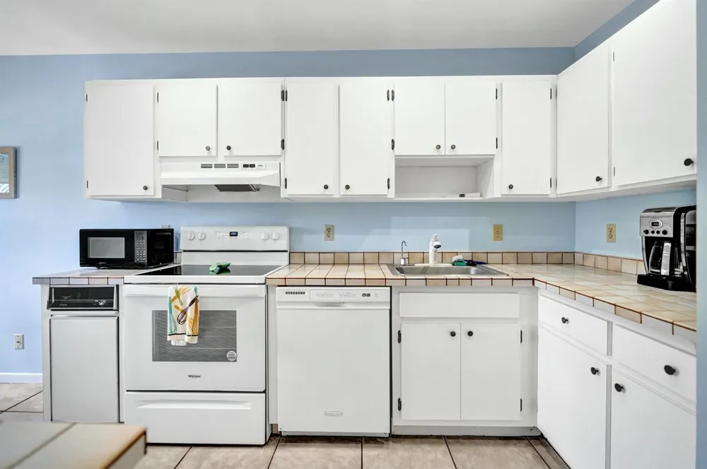 19 STRATFORD DRIVE E #Unit F Boynton Beach, FL 33436