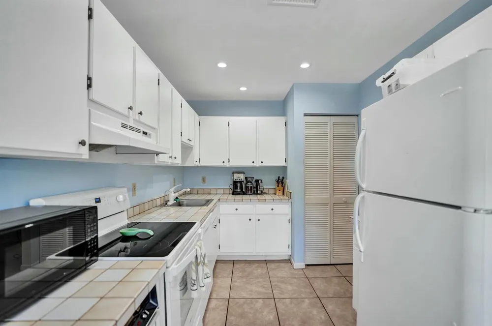 19 STRATFORD DRIVE E #Unit F Boynton Beach, FL 33436