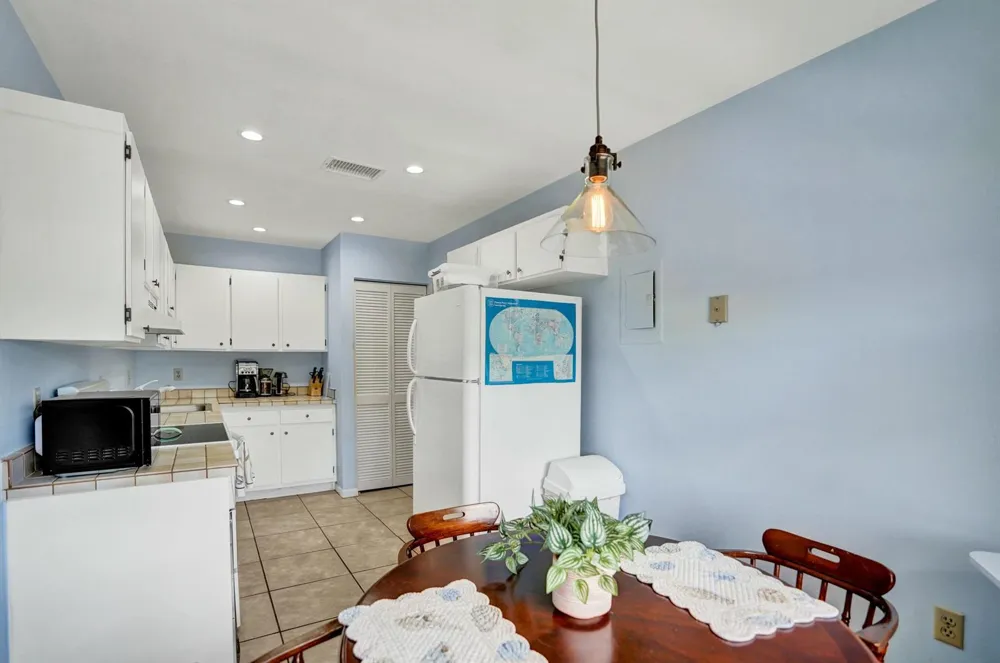 19 STRATFORD DRIVE E #Unit F Boynton Beach, FL 33436