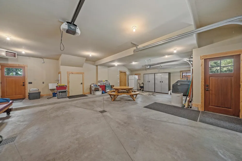 8739 Skegemog Point Road Whitewater Township, MI 49690