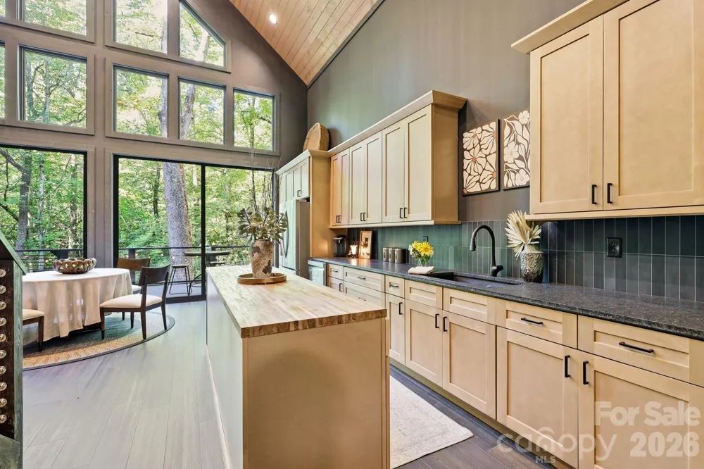 2272 Evans Road Hendersonville, NC 28739