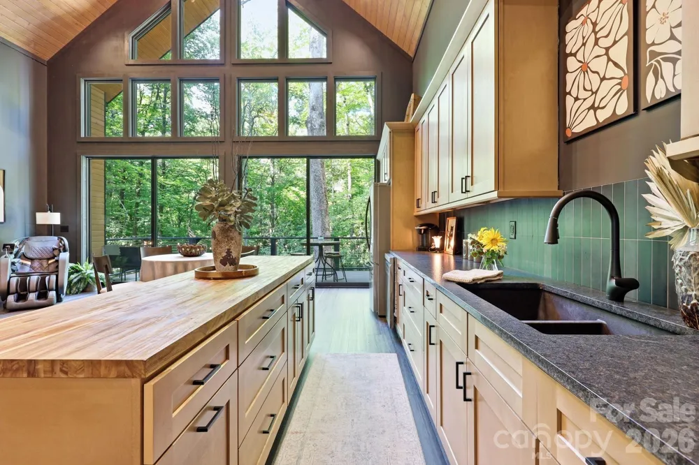 2272 Evans Road Hendersonville, NC 28739