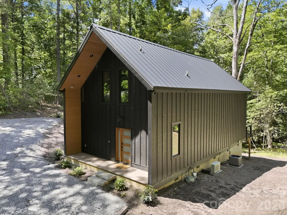 2272 Evans Road Hendersonville, NC 28739