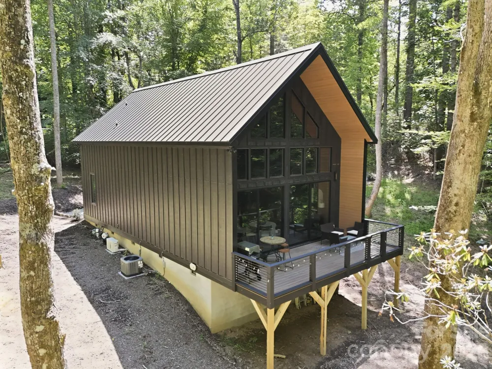 2272 Evans Road Hendersonville, NC 28739