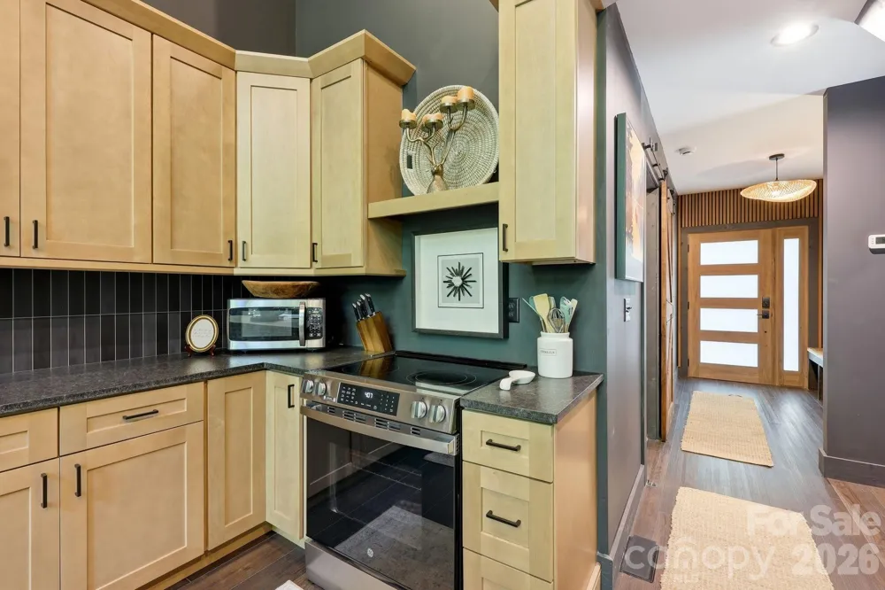 2272 Evans Road Hendersonville, NC 28739