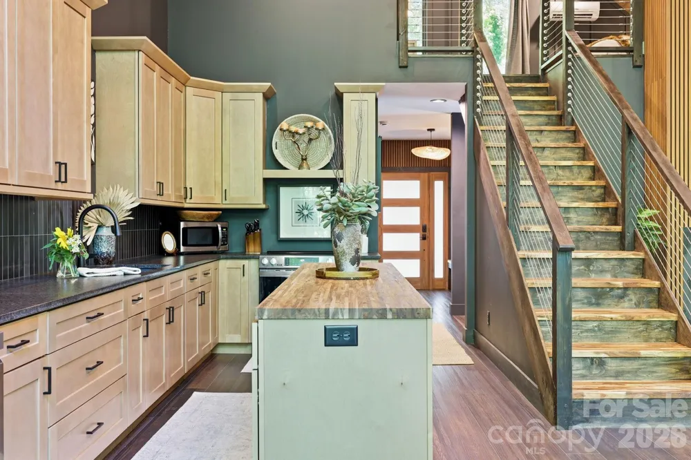 2272 Evans Road Hendersonville, NC 28739