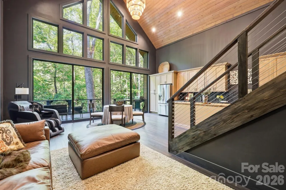 2272 Evans Road Hendersonville, NC 28739