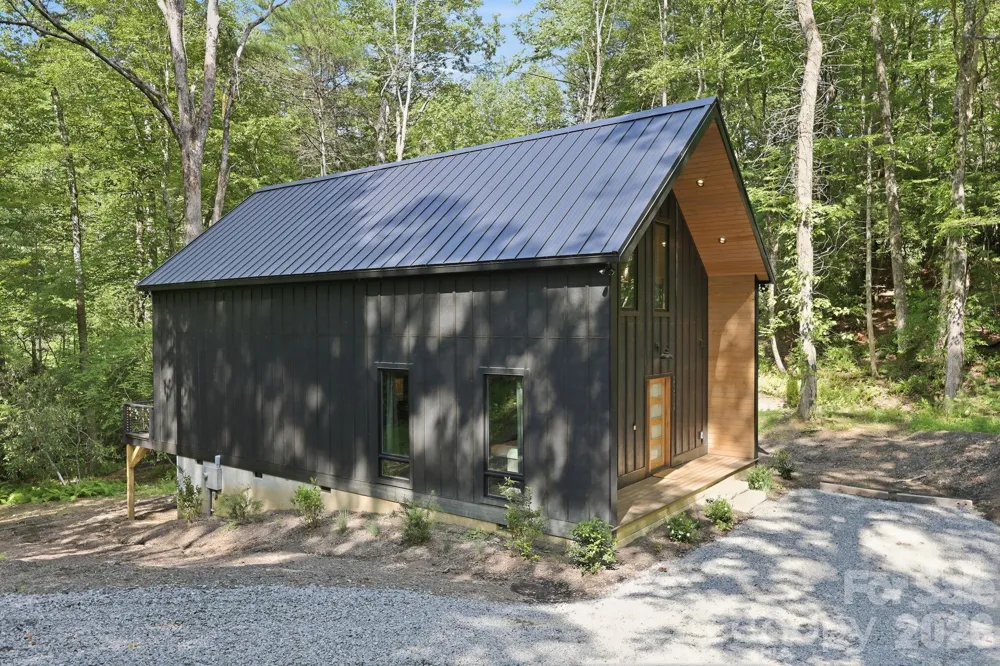 2272 Evans Road Hendersonville, NC 28739